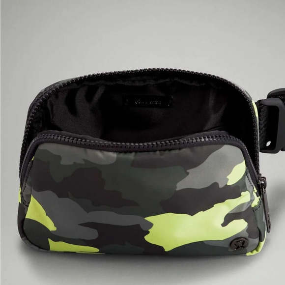 🆕 Lululemon OG Everywhere Belt Bag - Heritage Camo Neo Mint Multi - Picture 6 of 6